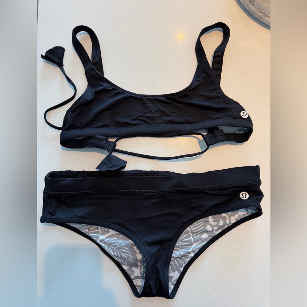 Lululemon Reversible Bikini TOP ONLY Black / Beachy Floral size 6